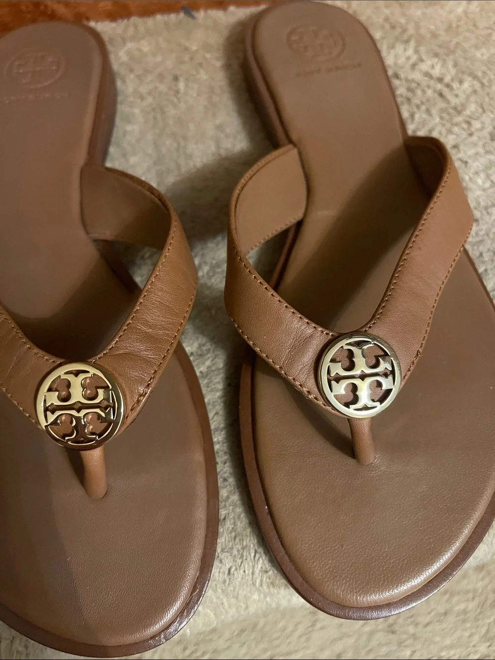 Authentic Tory Burch Tan Leather Thong Sandals with Gold Logo Like New